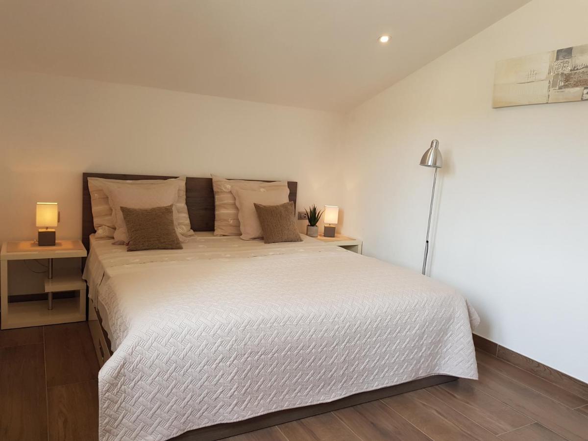 חוואר Apartments Huljic מראה חיצוני תמונה