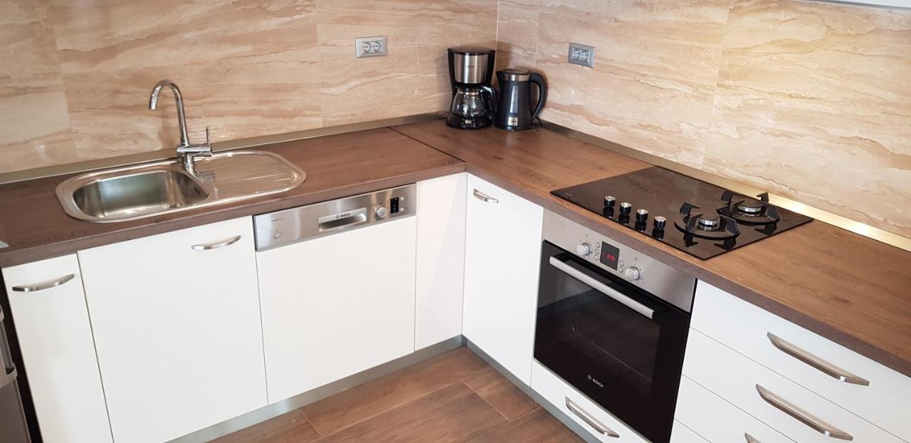 חוואר Apartments Huljic מראה חיצוני תמונה