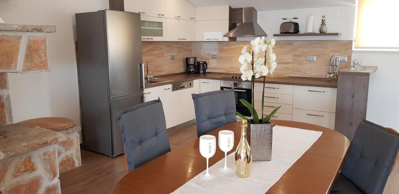 חוואר Apartments Huljic מראה חיצוני תמונה