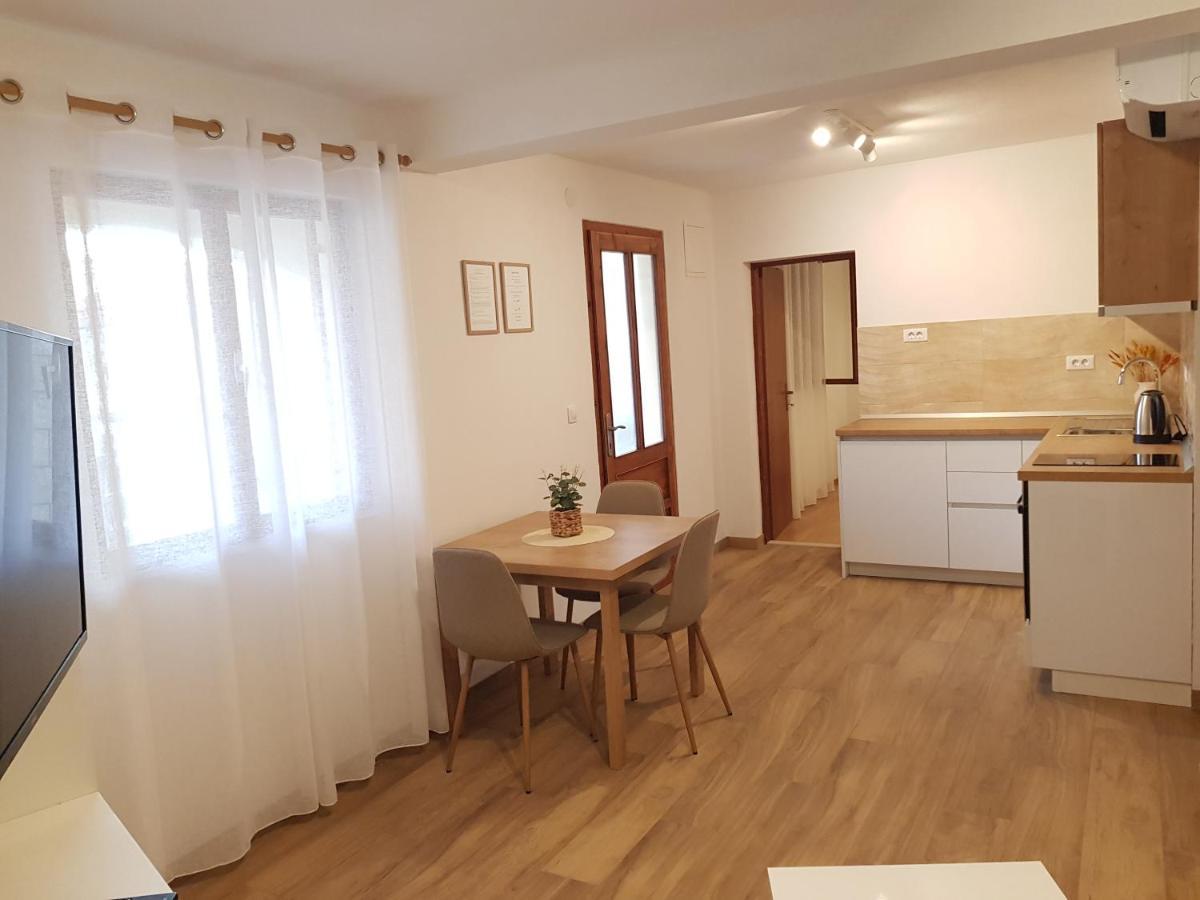 חוואר Apartments Huljic מראה חיצוני תמונה